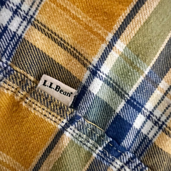 L.L. Bean Mens button down - Picture 4 of 4